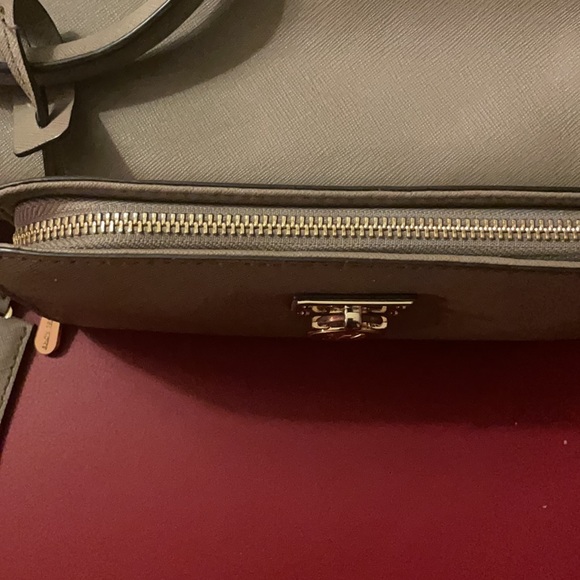 Micheal Kors glazed canvas wallet - Picture 3 of 5